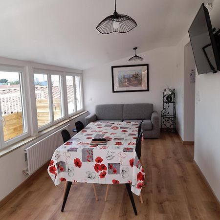 Logement Lumineux Avec Terrasse La Roche-sur-Yon Extérieur photo