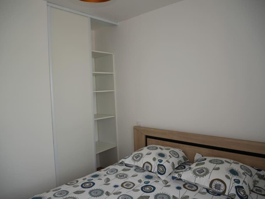 Logement Lumineux Avec Terrasse La Roche-sur-Yon Extérieur photo