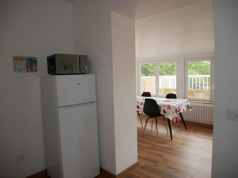 Logement Lumineux Avec Terrasse La Roche-sur-Yon Extérieur photo