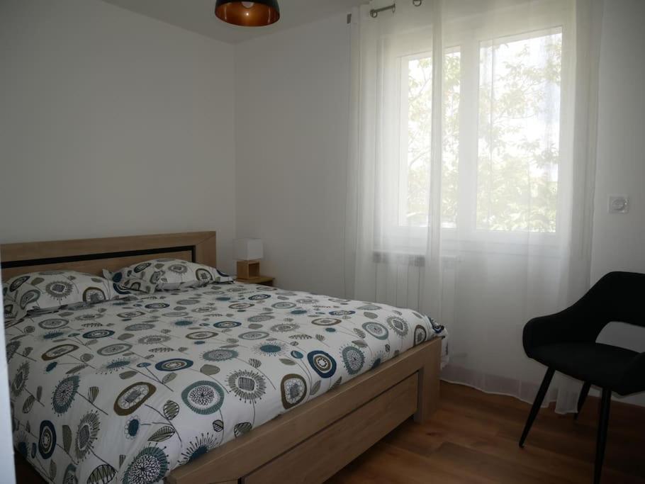 Logement Lumineux Avec Terrasse La Roche-sur-Yon Extérieur photo