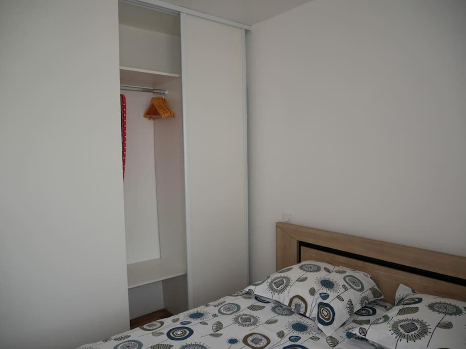 Logement Lumineux Avec Terrasse La Roche-sur-Yon Extérieur photo